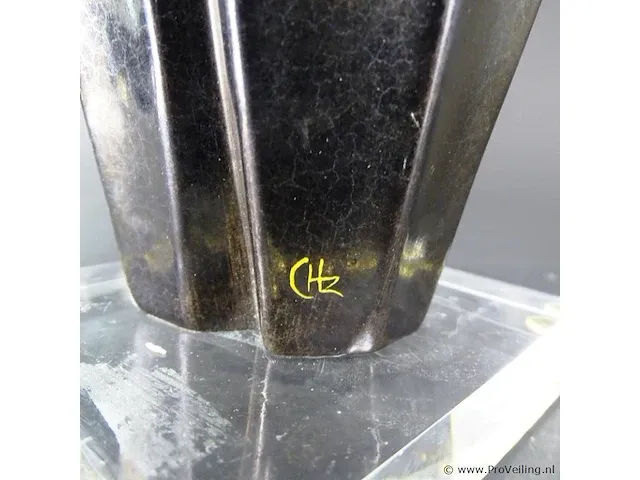 Chz gemerkte sculptuur - afbeelding 4 van  5