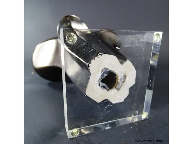 Chz gemerkte sculptuur - afbeelding 5 van  5