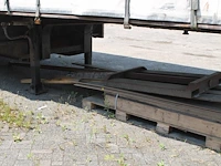 Cilindrische tapijtdoorn met lengte circa 400 cm. - afbeelding 1 van  2