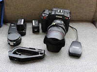 Cinema camera canon eos c70 met lens canon rf 24-70mm f/2,8l is usm. uitgerust met een 35mm dgo-sensor voor... - afbeelding 1 van  6