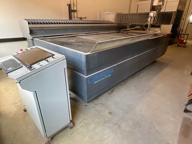 Cinnova fbw 3015-3-250 waterstraalsnijmachine - afbeelding 2 van  31