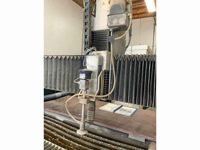 Cinnova fbw 3015-3-250 waterstraalsnijmachine - afbeelding 4 van  31