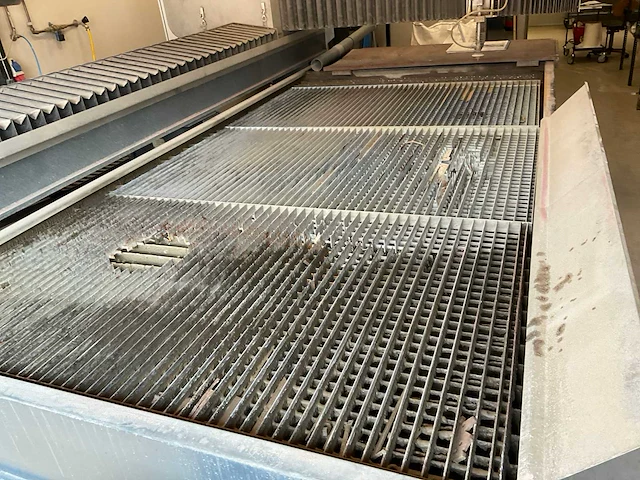 Cinnova fbw 3015-3-250 waterstraalsnijmachine - afbeelding 5 van  31