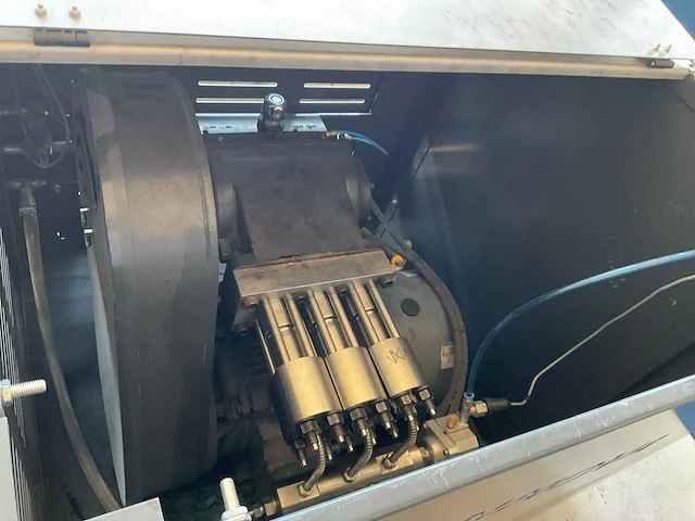 Cinnova fbw 3015-3-250 waterstraalsnijmachine - afbeelding 14 van  31