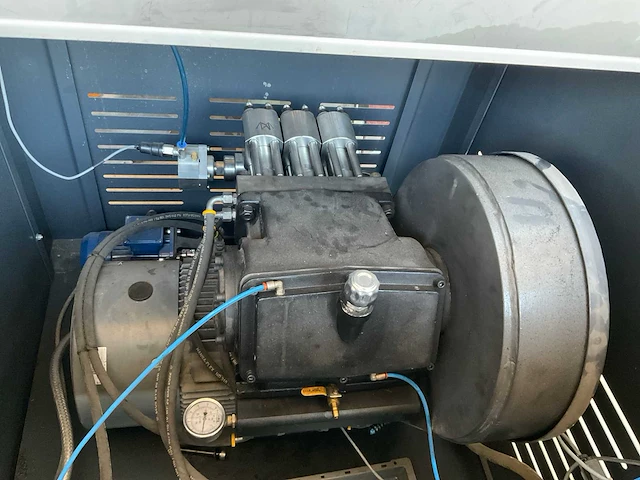 Cinnova fbw 3015-3-250 waterstraalsnijmachine - afbeelding 15 van  31