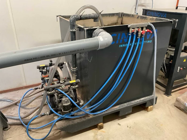 Cinnova fbw 3015-3-250 waterstraalsnijmachine - afbeelding 17 van  31
