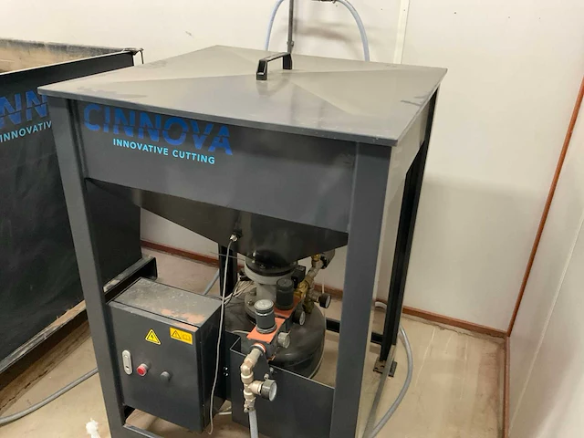 Cinnova fbw 3015-3-250 waterstraalsnijmachine - afbeelding 20 van  31