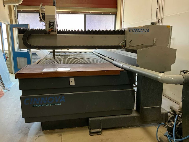 Cinnova fbw 3015-3-250 waterstraalsnijmachine - afbeelding 26 van  31
