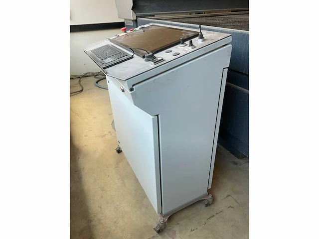 Cinnova fbw 3015-3-250 waterstraalsnijmachine - afbeelding 27 van  31