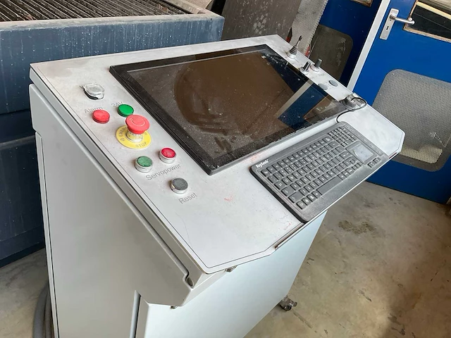 Cinnova fbw 3015-3-250 waterstraalsnijmachine - afbeelding 28 van  31