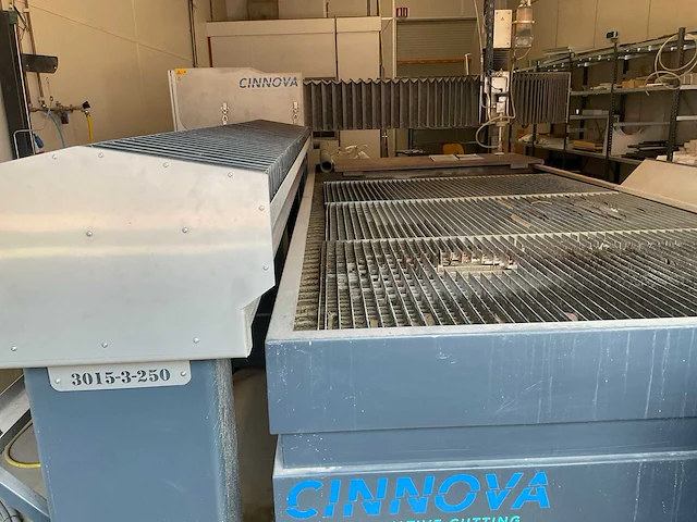 Cinnova fbw 3015-3-250 waterstraalsnijmachine - afbeelding 29 van  31