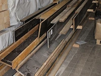 Circa 15 bekistingsmallen ten behoeve van het storten van betonstroken met breedte 19 cm en hoogte 75 mm me... - afbeelding 2 van  4