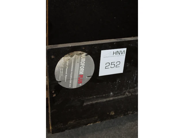 Circa 15 bekistingsmallen ten behoeve van het storten van betonstroken met breedte 19 cm en hoogte 75 mm me... - afbeelding 3 van  4