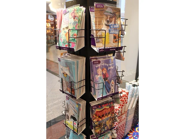 Circa 150 kaarten hallmark met licht, geluid en muziek in diverse uitvoeringen. let op! exclusief carrousel. - afbeelding 4 van  4