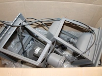Circa 20 buitenwandlampen in diverse maten en uitvoeringen op pallet. - afbeelding 3 van  6