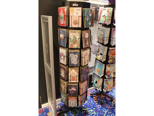 Circa 250 kerst- en nieuwjaarskaarten hallmark in diverse uitvoeringen. let op! exclusief carrousel. - afbeelding 2 van  3