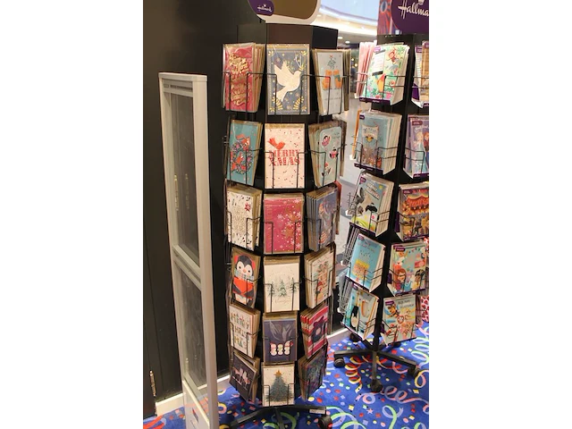 Circa 250 kerst- en nieuwjaarskaarten hallmark in diverse uitvoeringen. let op! exclusief carrousel. - afbeelding 3 van  3