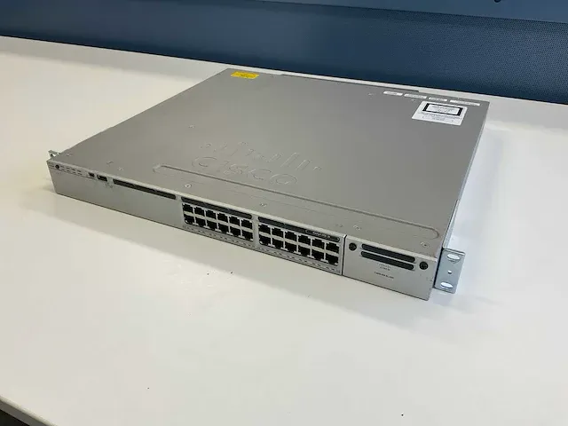 Cisco c3850-nm 19" switch - afbeelding 1 van  8