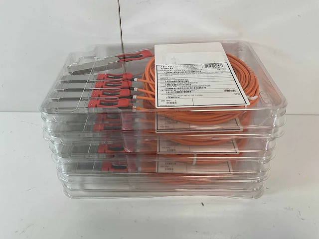 Cisco (qsfp-4x10g-aoc10m) 40gbase 10m active optical qsfp to 4sfp breakout cables (new) (4x) - afbeelding 1 van  6