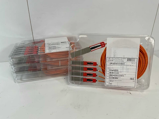 Cisco (qsfp-4x10g-aoc10m) 40gbase 10m active optical qsfp to 4sfp breakout cables (new) (4x) - afbeelding 2 van  6