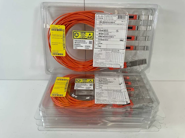 Cisco (qsfp-4x10g-aoc10m) 40gbase 10m active optical qsfp to 4sfp breakout cables (new) (4x) - afbeelding 1 van  5