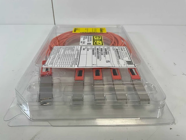 Cisco (qsfp-4x10g-aoc10m) 40gbase 10m active optical qsfp to 4sfp breakout cables (new) (4x) - afbeelding 4 van  5