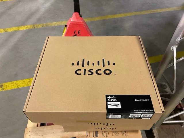 Cisco sf250-48hp switch - afbeelding 2 van  3