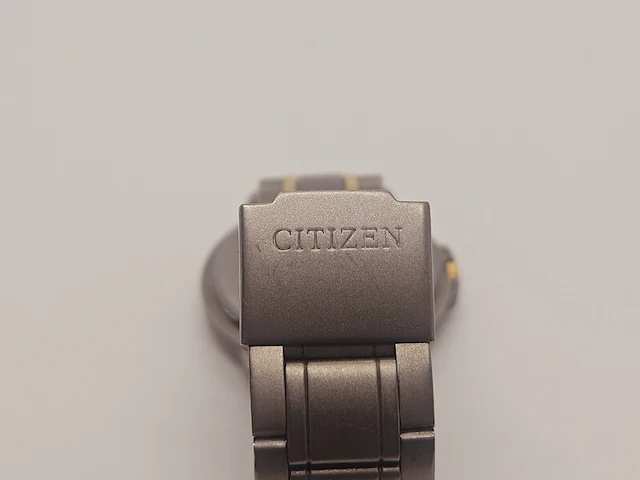Citizen titanium two-tone horloge - afbeelding 5 van  6