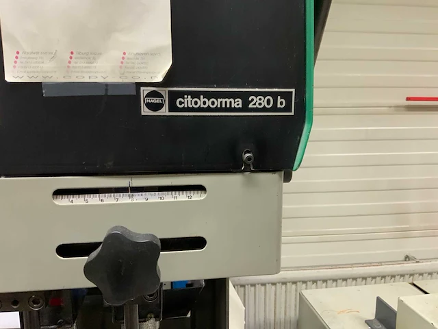 Citoborma 280b 2-kops papierboormachine op onderkast - afbeelding 7 van  10