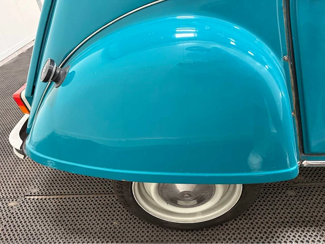 Citroen - 2 cv - eend - oldtimer - 1981 - afbeelding 28 van  37