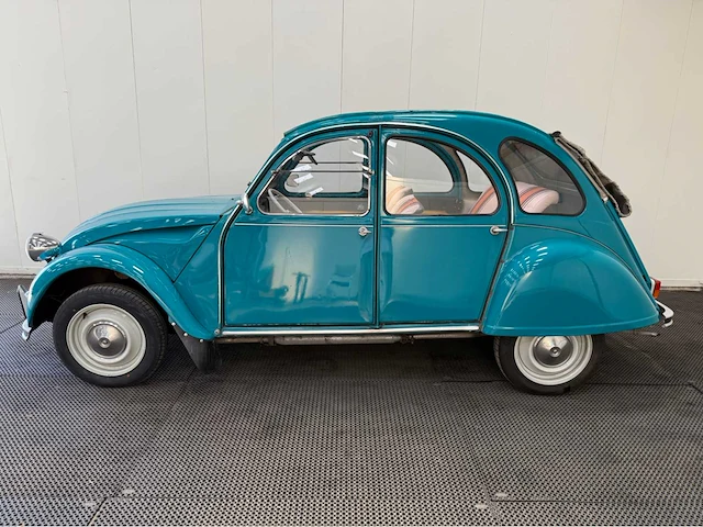 Citroen - 2 cv - eend - oldtimer - 1981 - afbeelding 32 van  37