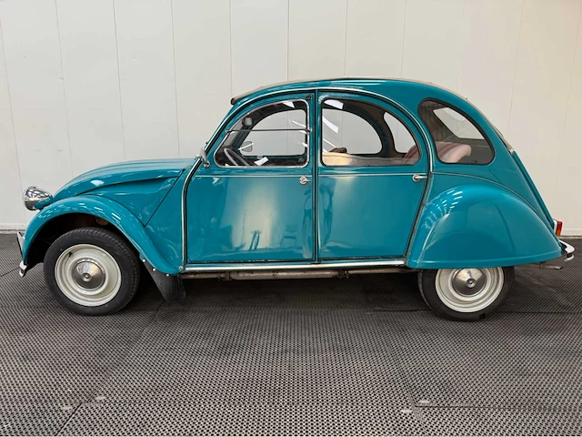 Citroen - 2 cv - eend - oldtimer - 1981 - afbeelding 35 van  37