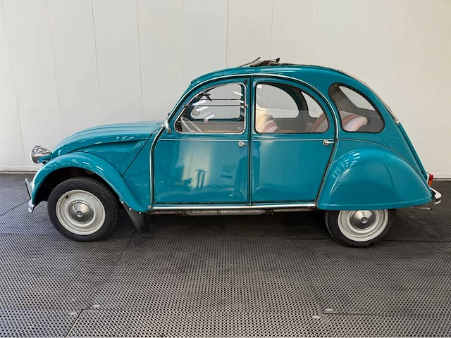 Citroen - 2 cv - eend - oldtimer - 1981 - afbeelding 36 van  37