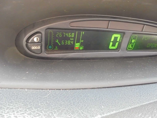 Citroen - 2004 - xsara picasso - 1.8i-16v différence2 - 86-ph-fj - afbeelding 2 van  12
