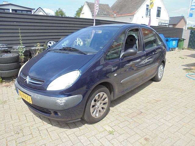 Citroen - 2004 - xsara picasso - 1.8i-16v différence2 - 86-ph-fj - afbeelding 1 van  12