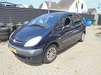 Citroen - 2004 - xsara picasso - 1.8i-16v différence2 - 86-ph-fj - afbeelding 1 van  12