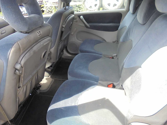 Citroen - 2004 - xsara picasso - 1.8i-16v différence2 - 86-ph-fj - afbeelding 8 van  12