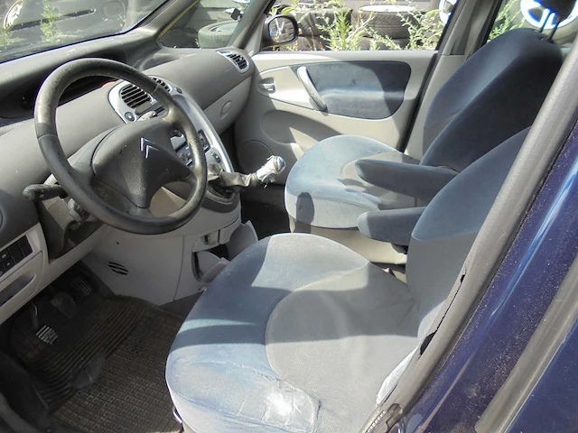 Citroen - 2004 - xsara picasso - 1.8i-16v différence2 - 86-ph-fj - afbeelding 9 van  12