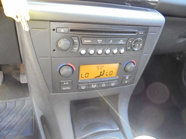 Citroen - 2007 - c4 - 1.6-16v image - 04-xk-zx - afbeelding 2 van  12