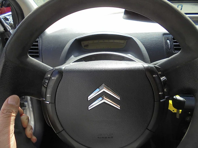 Citroen - 2007 - c4 - 1.6-16v image - 04-xk-zx - afbeelding 4 van  12