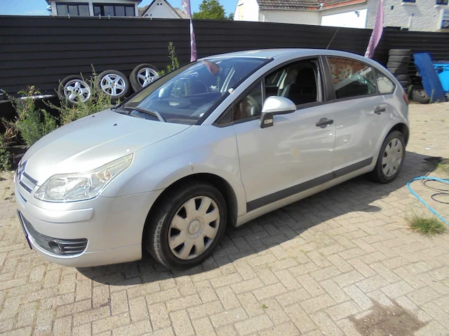 Citroen - 2007 - c4 - 1.6-16v image - 04-xk-zx - afbeelding 1 van  12