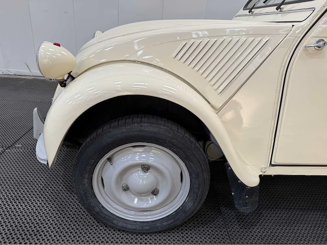 Citroen - 2cv - az- eend - oldtimer - 1956 - afbeelding 19 van  30