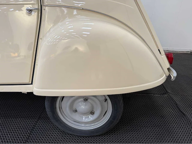 Citroen - 2cv - az- eend - oldtimer - 1956 - afbeelding 20 van  30