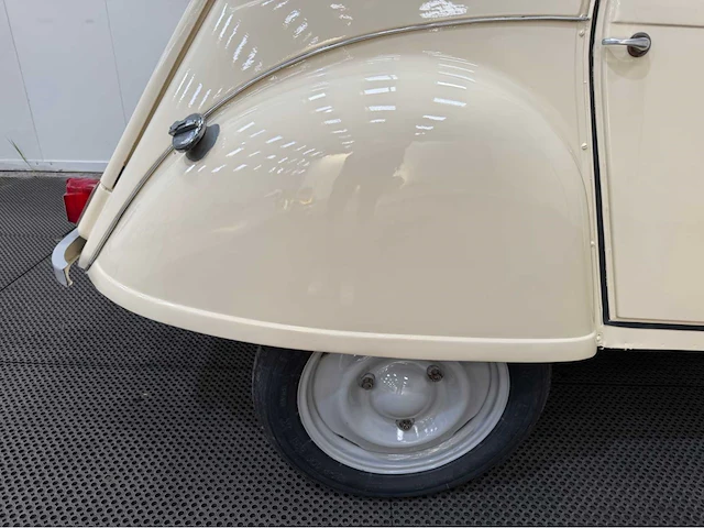 Citroen - 2cv - az- eend - oldtimer - 1956 - afbeelding 21 van  30