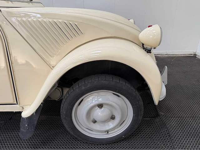 Citroen - 2cv - az- eend - oldtimer - 1956 - afbeelding 22 van  30