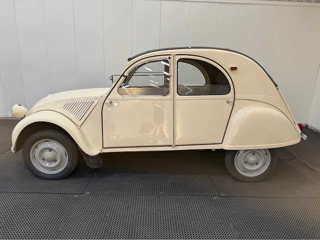 Citroen - 2cv - az- eend - oldtimer - 1956 - afbeelding 23 van  30