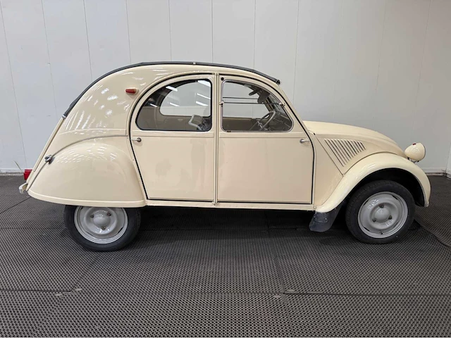 Citroen - 2cv - az- eend - oldtimer - 1956 - afbeelding 26 van  30