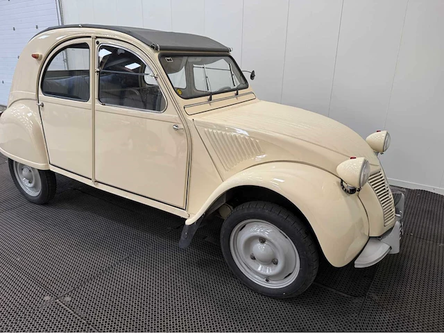 Citroen - 2cv - az- eend - oldtimer - 1956 - afbeelding 29 van  30