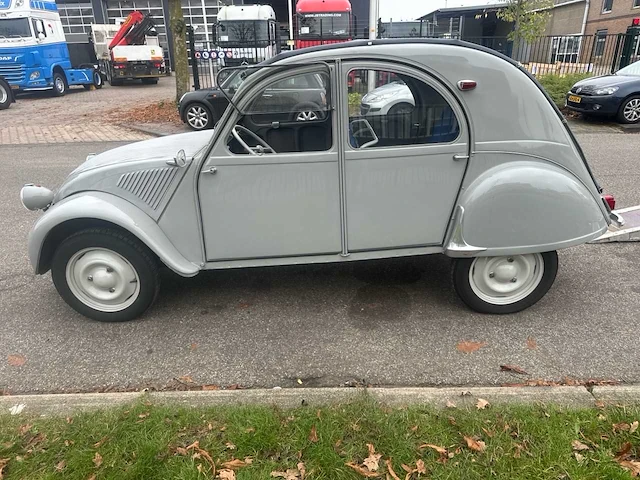 Citroen - 2cv - ribbeleend - classic cars >15 - afbeelding 6 van  13