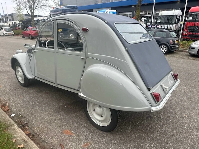 Citroen - 2cv - ribbeleend - classic cars >15 - afbeelding 7 van  13